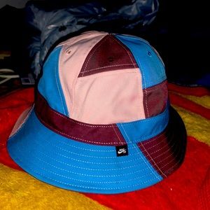 Nike bucket hat